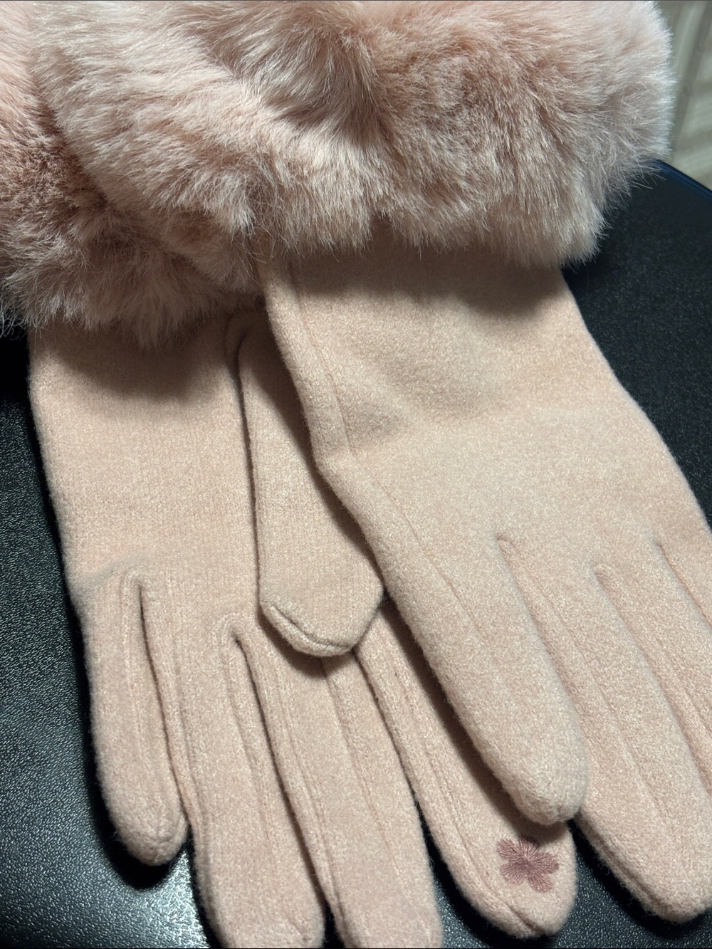 Plush Cuff Women’s Gloves in Blush Pink Large/XL